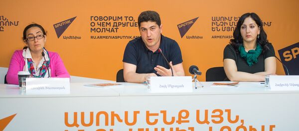 Лусине Харатян, Айк Мкртчян и Айкуи Авагян Лусине Харатян, Айк Мкртчян и Айкуи Авагян - Sputnik Արմենիա