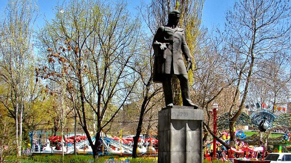 Памятник Александру Грибоедову в Ереване - Sputnik Армения
