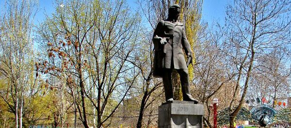 Памятник Александру Грибоедову в Ереване Памятник Александру Грибоедову в Ереване - Sputnik Армения