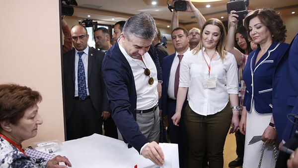 Карен Карапетян голосует - Sputnik Армения