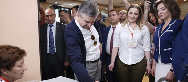 Карен Карапетян голосует - Sputnik Армения