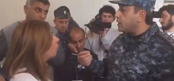 Напряженная ситуация в избирательном штабе Тарона Маргаряна в Аване - Sputnik Армения