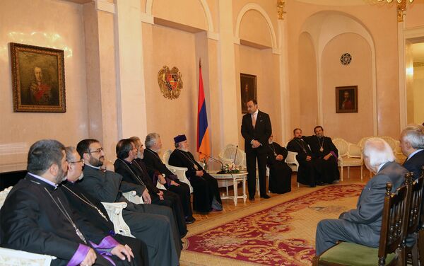 Верховный патриарх и Католикос всех армян Гарегин II встретился с послом Армении в России Варданом Тоганяном - Sputnik Армения