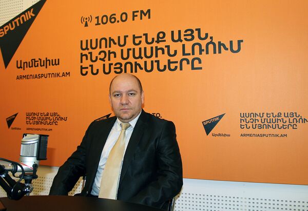 Вилен Хачатрян в гостях у радио Sputnik Армения Вилен Хачатрян в гостях у радио Sputnik Армения - Sputnik Արմենիա