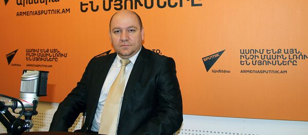 Вилен Хачатрян в гостях у радио Sputnik Армения Вилен Хачатрян в гостях у радио Sputnik Армения - Sputnik Արմենիա