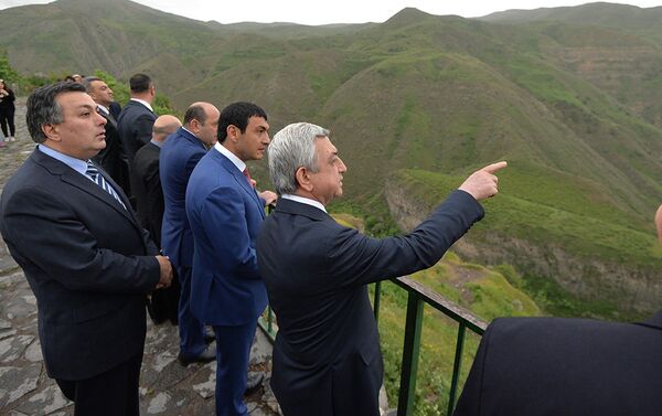 Серж Саргсян с рабочим визитом посетил общины Гарни и Гохт Котайкского марза - Sputnik Армения