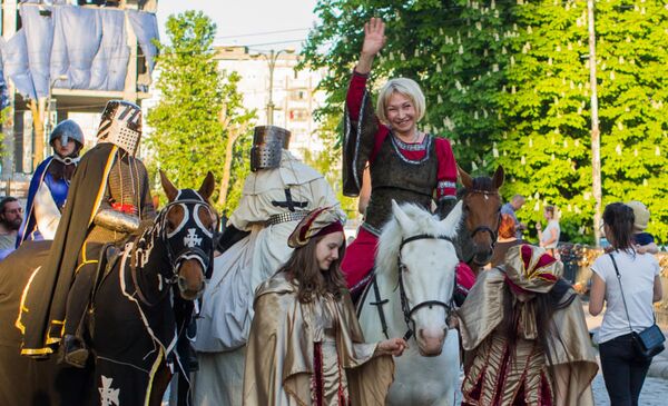 Вера Таривердиева на коне - Sputnik Армения