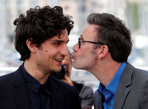 Мишель Хазанавичус и исполнивший главную роль в фильме Молодой Годар актер Луи Гаррель - Sputnik Армения