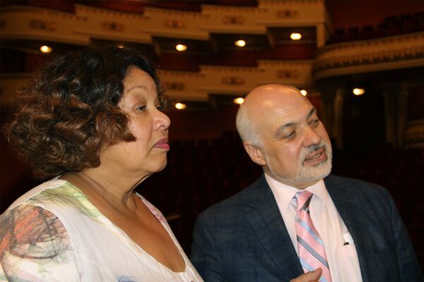 Руководитель  Оперного театра Армении Константин Орбелян и певица Марджори Барнс - Sputnik Армения
