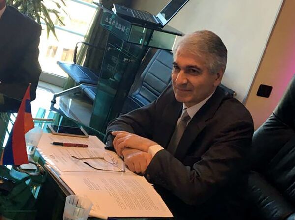 Гагик Макарян. Заседание на тему Экономика и предпринимательство с участием представителей Болгарии, Польши, Латвии, Украины, Беларуси и Казахстана Гагик Макарян. Заседание на тему Экономика и предпринимательство с участием представителей Болгарии, Польши, Латвии, Украины, Беларуси и Казахстана - Sputnik Արմենիա