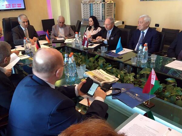 Заседание на тему Экономика и предпринимательство с участием представителей Болгарии, Польши, Латвии, Украины, Беларуси и Казахстана Заседание на тему Экономика и предпринимательство с участием представителей Болгарии, Польши, Латвии, Украины, Беларуси и Казахстана - Sputnik Արմենիա