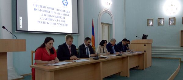 Презентация Олимпиады по физике и математике для учащихся старших классов - Sputnik Армения