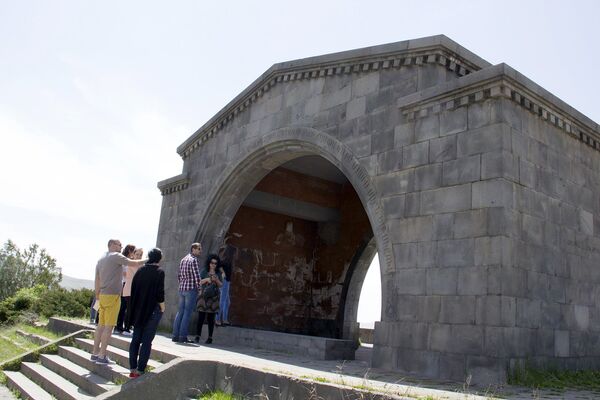 Арка Чаренца, Армения Арка Чаренца, Армения - Sputnik Армения