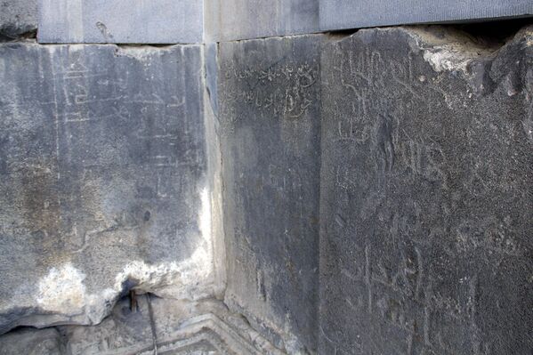 Греческие надписи на стенах храма Гарни - Sputnik Армения