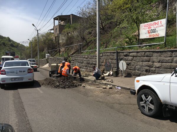 Пробка на улице Мясникяна из-за работ по восстановлению асфальта - Sputnik Արմենիա