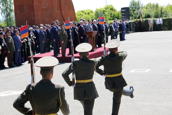 99-летие Первой Республики Армения в Сардарапате - Sputnik Армения