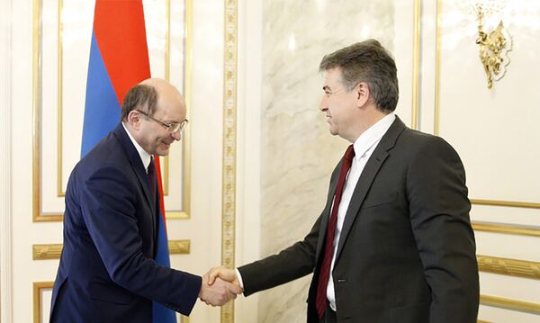 Карен Карапетян принял председателя ЮКЖД Сергея Валко Карен Карапетян принял председателя ЮКЖД Сергея Валко - Sputnik Армения