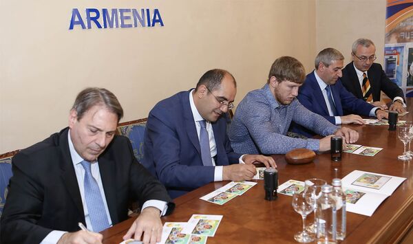 Погашение марки посвященной Олимпийскому чемпиону Артуру Алексаняну Погашение марки посвященной Олимпийскому чемпиону Артуру Алексаняну - Sputnik Արմենիա