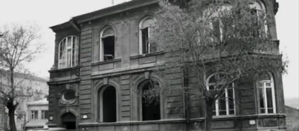 Улица Вазгена Саргсяна. Здание лимонадной фабрики Ласто Хачатура Гиланяна - Sputnik Армения