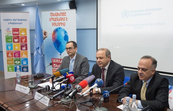 П/к на тему Курение - угроза развитию в офисе ООН. левон Алтунян П/к на тему Курение - угроза развитию в офисе ООН. левон Алтунян - Sputnik Արմենիա