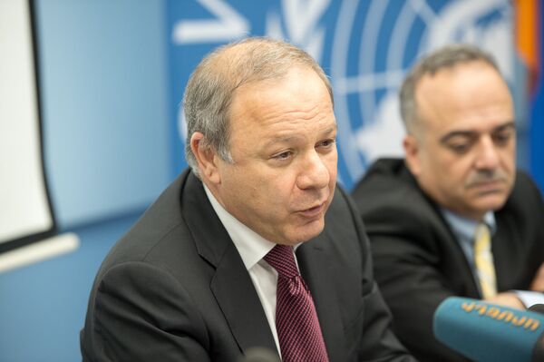 П/к на тему Курение - угроза развитию в офисе ООН. Левон Алтунян П/к на тему Курение - угроза развитию в офисе ООН. Левон Алтунян - Sputnik Արմենիա