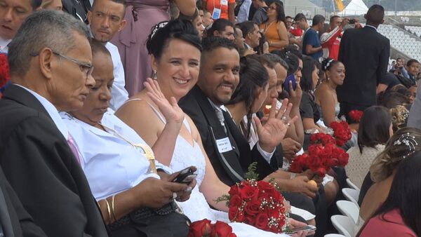 СПУТНИК_Массовая свадьба на футбольном стадионе: более 400 пар поженились в Сан-Паулу - Sputnik Արմենիա