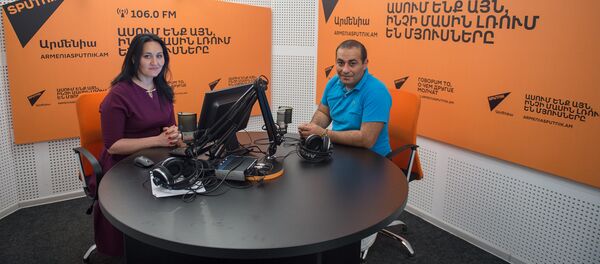 Азат Товмасян в гостях у радио Sputnik Армения Азат Товмасян в гостях у радио Sputnik Армения - Sputnik Արմենիա