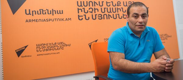 Азат Товмасян в гостях у радио Sputnik Армения Азат Товмасян в гостях у радио Sputnik Армения - Sputnik Արմենիա