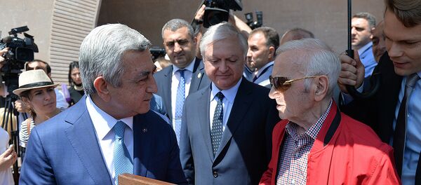 Серж Саргсян и Шарль Азанавур Серж Саргсян и Шарль Азанавур - Sputnik Армения