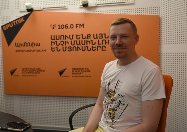 Ян Лиходиевский в гостях у радио Sputnik Армения Ян Лиходиевский в гостях у радио Sputnik Армения - Sputnik Армения