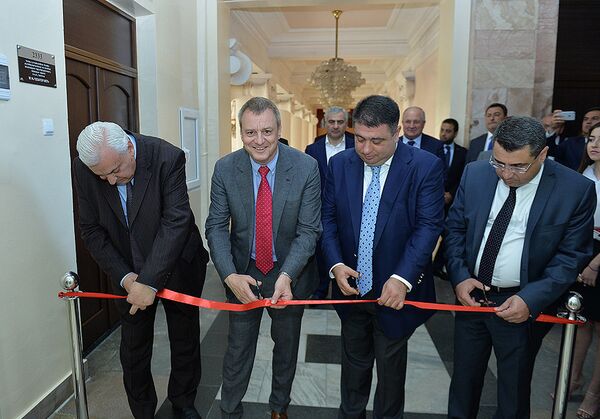 Серж Саргсян посетил Национальный политехнический университет Армении, где присутствовал на торжественной церемонии открытия Центра превосходства Серж Саргсян посетил Национальный политехнический университет Армении, где присутствовал на торжественной церемонии открытия Центра превосходства - Sputnik Արմենիա