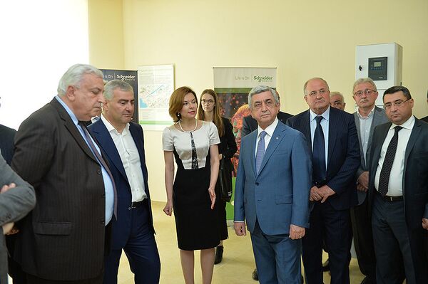 Серж Саргсян посетил Национальный политехнический университет Армении, где присутствовал на торжественной церемонии открытия Центра превосходства Серж Саргсян посетил Национальный политехнический университет Армении, где присутствовал на торжественной церемонии открытия Центра превосходства - Sputnik Արմենիա