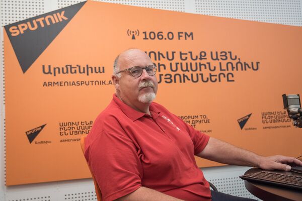 Атте ван Хастрехт в гостях у радио Sputnik Армения - Sputnik Армения