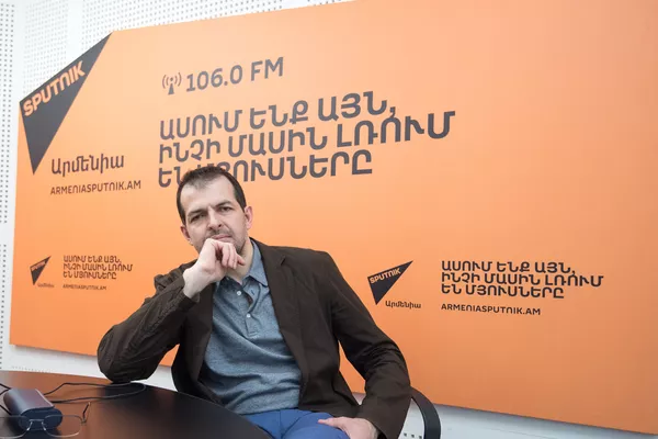 Микаэль Согоян в гостях у радио Sputnik Армения Микаэль Согоян в гостях у радио Sputnik Армения - Sputnik Армения