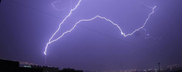 Молния в Ереване ударила по телебашне - Sputnik Արմենիա