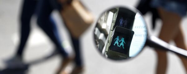 Светофоры в поддержку ЛГБТ в Мадриде в преддверии гей-парада Светофоры в поддержку ЛГБТ в Мадриде в преддверии гей-парада - Sputnik Արմենիա