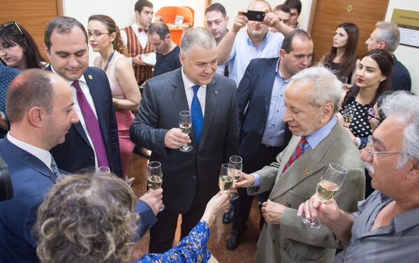 Открытие новой тенически оснащенной рабочей комнаты в Палате  пдвокатов Армении - Sputnik Армения