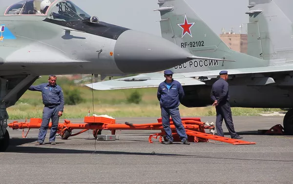 Авиашоу ко дню России в авиабазе Эребуни Авиашоу ко дню России в авиабазе Эребуни - Sputnik Армения