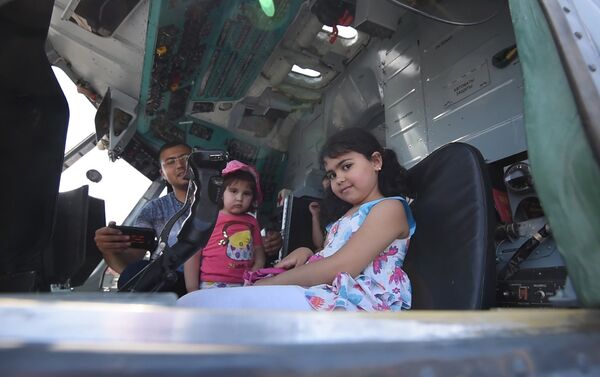 Ավիաշոու «Էրեբունի» ավիաբազայում՝ նվիրված Ռուսաստանի օրվան - Sputnik Արմենիա
