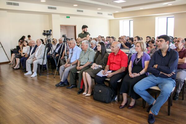 Встреча с меценатом Грачья Погосяном в Министерстве диаспоры РА - Sputnik Армения