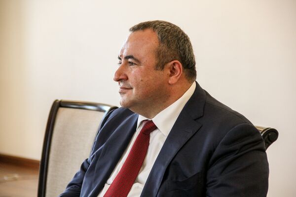 Встреча с меценатом Грачья Погосяном в Министерстве диаспоры РА - Sputnik Армения