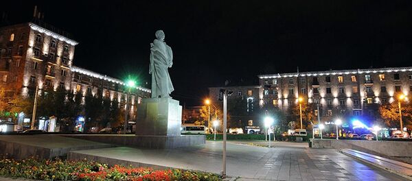 Площадь Гарегина Нжде в новом современном освещении Площадь Гарегина Нжде в новом современном освещении - Sputnik Армения