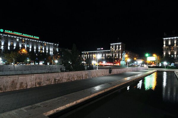 Площадь Гарегина Нжде в новом современном освещении - Sputnik Армения