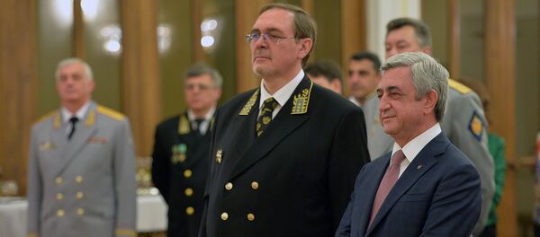 Президент Серж Саргсян сегодня по случаю государственного праздника Российской Федерации - Дня России, посетил посольство РФ в Армении Президент Серж Саргсян сегодня по случаю государственного праздника Российской Федерации - Дня России, посетил посольство РФ в Армении - Sputnik Արմենիա