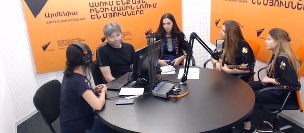 Трио Мандили в гостях у радио Sputnik Армения Трио Мандили в гостях у радио Sputnik Армения - Sputnik Армения