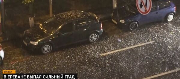 В Ереване выпал сильный град - Sputnik Армения
