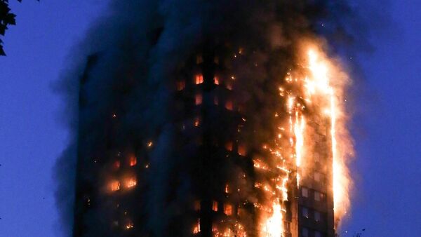 В Лондоне мощный пожар охватил жилой дом - Sputnik Արմենիա