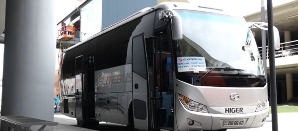 Запущен пилотный автобусный маршрут из центра Еревана в международный аэропорт Звартноц Запущен пилотный автобусный маршрут из центра Еревана в международный аэропорт Звартноц - Sputnik Արմենիա