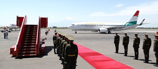 По приглашению президента Республики Армения Сержа Саргсяна в Армению с двухдневным визитом прибыл президент Республики Таджикистан Эмомали Рахмон - Sputnik Армения