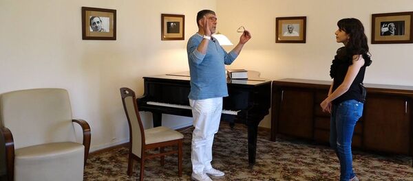 ՇԱՌԼ ԱԶՆԱՎՈՒՐԻ ԱՆՈՒՆՈՎ ՄԻ ԱՆԿՅՈՒՆ ԷԼ ԳՏՆՎՈՒՄ Է ՄԱՐԶԱՀԱՄԵՐԳԱՅԻՆ ՀԱՄԱԼԻՐՈՒՄ - Sputnik Արմենիա